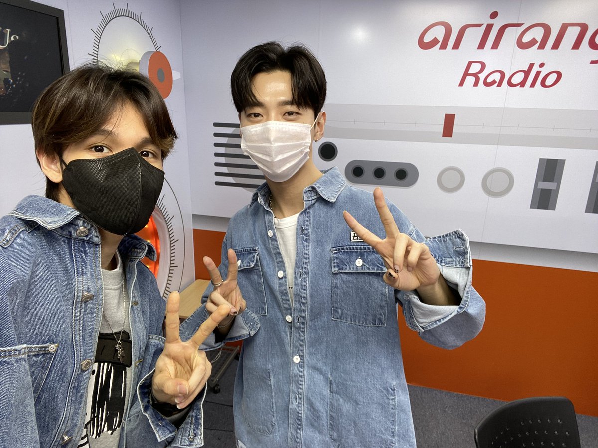 rnus_arirang's tweet photo. 220314 Radio'n Us

DJ @SAMUEL_twt_
AAA ZONE with @BAP_Bangyongguk 

다시 보기 (Replay)⬇️
▶️Youtube: https://t.co/b7nqgDmeN2
✌️V app: https://t.co/IbV6gI4ErB

#ARIRANGRADIO #RADIONUS #RNUS
#아리랑라디오 #라디온어스
#Samuel #사무엘
#BANGYONGGUK #방용국 https://t.co/yHrYEh2PxD