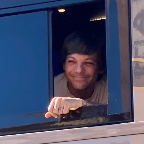 Always_lizzy_'s tweet photo. Abro hilo con videos preciosos que tengo en mi teléfono (de los últimos shows) de Louis Tomlinson https://t.co/SUgPwrbDS0