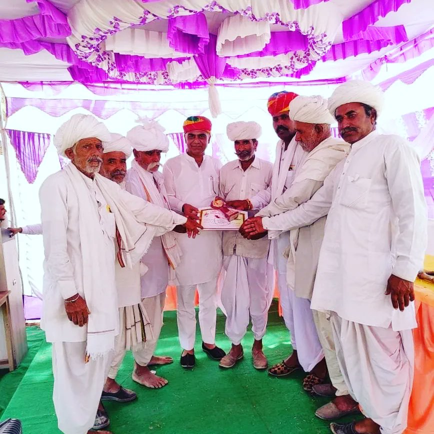 BRPatelJhanwar's tweet photo. आज वि•क्षेत्र लूणी के ग्रामपंचायत बड़लानगर (झंवर)राउप्रावि•कुम्हारियानाड़ा में आयोजित "वार्षिक उत्सव एवं प्रतिभा सम्मान समारोह 2021-22" कार्यक्रम में शिरकत की l
प्रतिभावान छात्राओं को बधाई एवं शुभकामनाएं प्रेक्षित कर उनके उज्जवल भविष्य की मंगलकामना की l #Jhanwar #KumariyaNada https://t.co/vUsbGOwazn