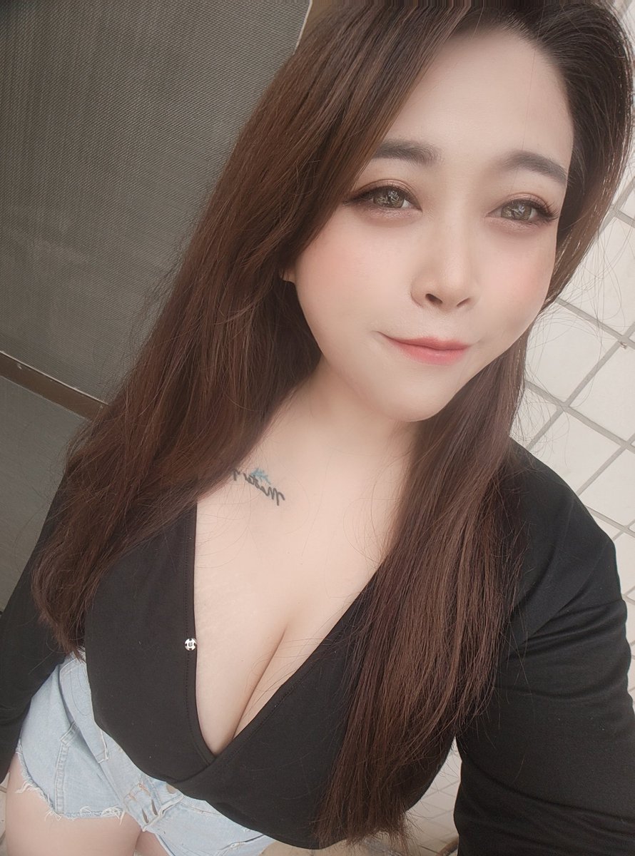 南部太陽大到都變瞇瞇眼惹🥴 https://t.co/D8MazNqpnU