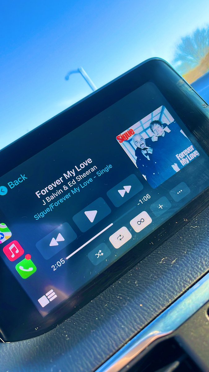 amiranda_84's tweet photo. From Perra to #ForeverMyLove El Niño de Medellin never disappoints #JBALVIN #EdSheeran 🥰 https://t.co/85cYniXtWX