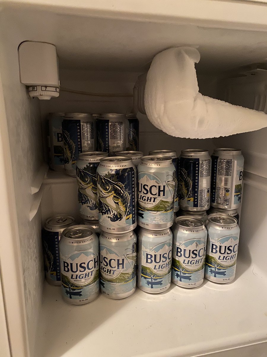 ekudavid's tweet photo. Best damn mini fridge Iβve ever seen. #buschfishing @BuschBeer https://t.co/JbEJbuWqqn