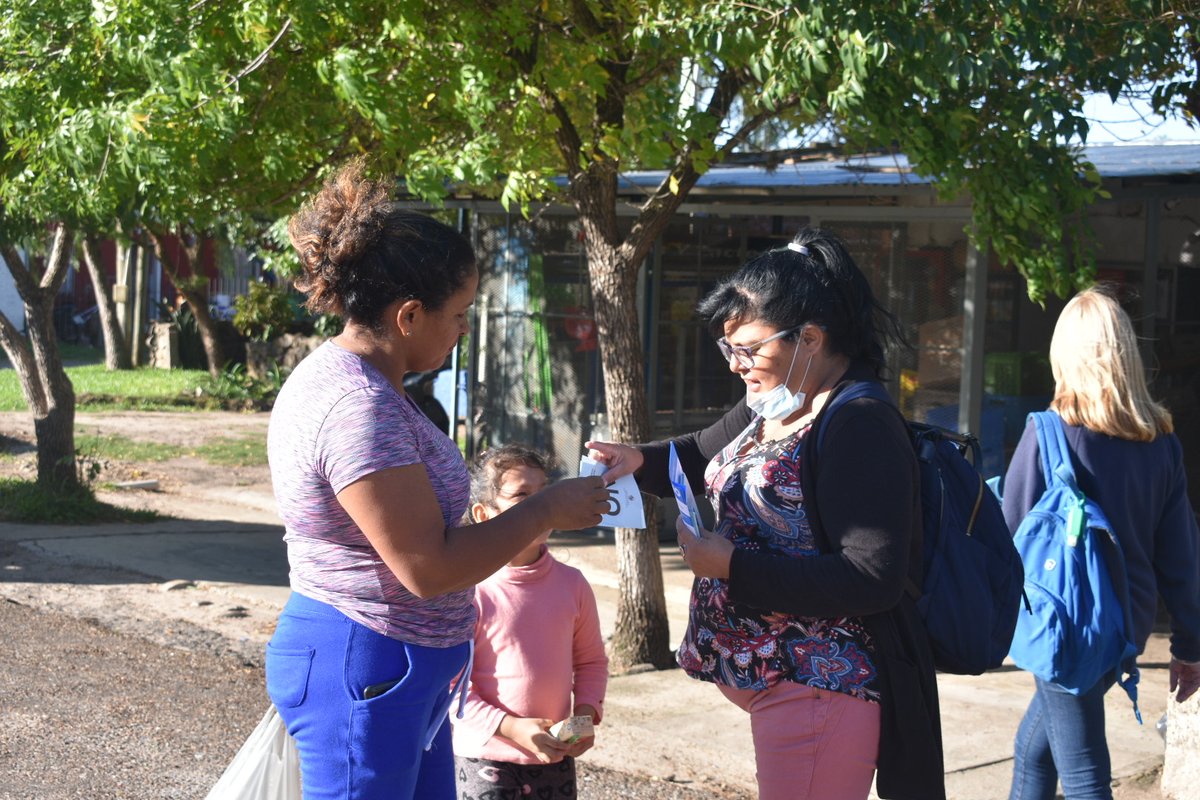 UySalto's tweet photo. 🔴🔴🔴 DEFENSA DE LA LUC🇺🇾
🚩Ciudadanos Salto junto a la Lista 71 de Salto.

📣Mano a Mano con los VECINOS ‼️
👉Hoy Barrios Artigas, Burton, Manuel Oribe, Uruguay, Nuevo Uruguay.

#NoParesElCambio
@PartidoColorado @PNACIONAL @MiguelFeris @mealmiron @ebertsmith68 https://t.co/AnQd1cGqmE