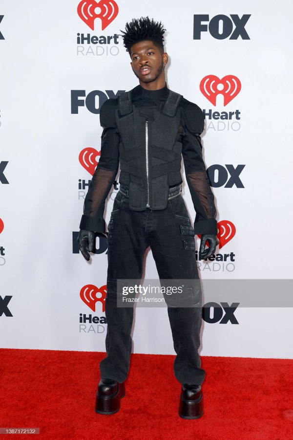 nuviewmagazine's tweet photo. Another red carpet recap from the iHeart  Awards ✨ opinions anyone? https://t.co/GVwbUA2m52