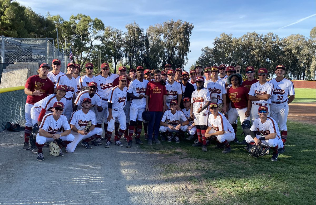 GoColeJames's tweet photo. Thanks for letting me be in the team picture with you from todays win vs Yuba. 
@coachdLMC https://t.co/qx7CBAKbvB