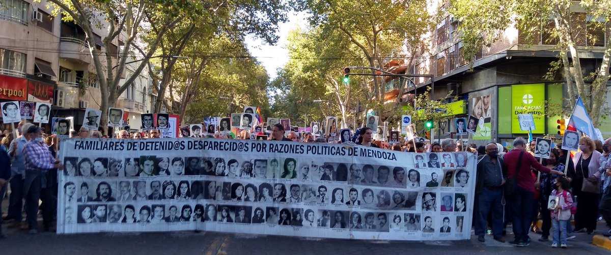 VPopularMza's tweet photo. 🗓 24 de Marzo - Día de la Memoria por la Verdad y la Justicia. 
¡Adonde vayan los iremos a buscar! Marchamos en #Mendoza hacia Casa de Gobierno 
#46AñosDelGolpeGenocida #Son30Mil 🇦🇷#PorUnaPatriaSoberana #MemoriaVerdadJusticia https://t.co/NBzcRXEqFB