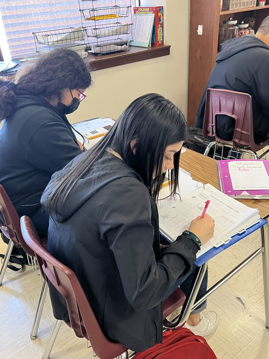 VernonMSWLA's tweet photo. Translating, recording, and describing in Mrs. Garcia's 8th grade Math class! ❤️🖤🌎🏆 @HCISDCurriculum @ArelyRTamez #PartnerTalkAndShare #ReadWriteTalk https://t.co/ujTNt84i5S