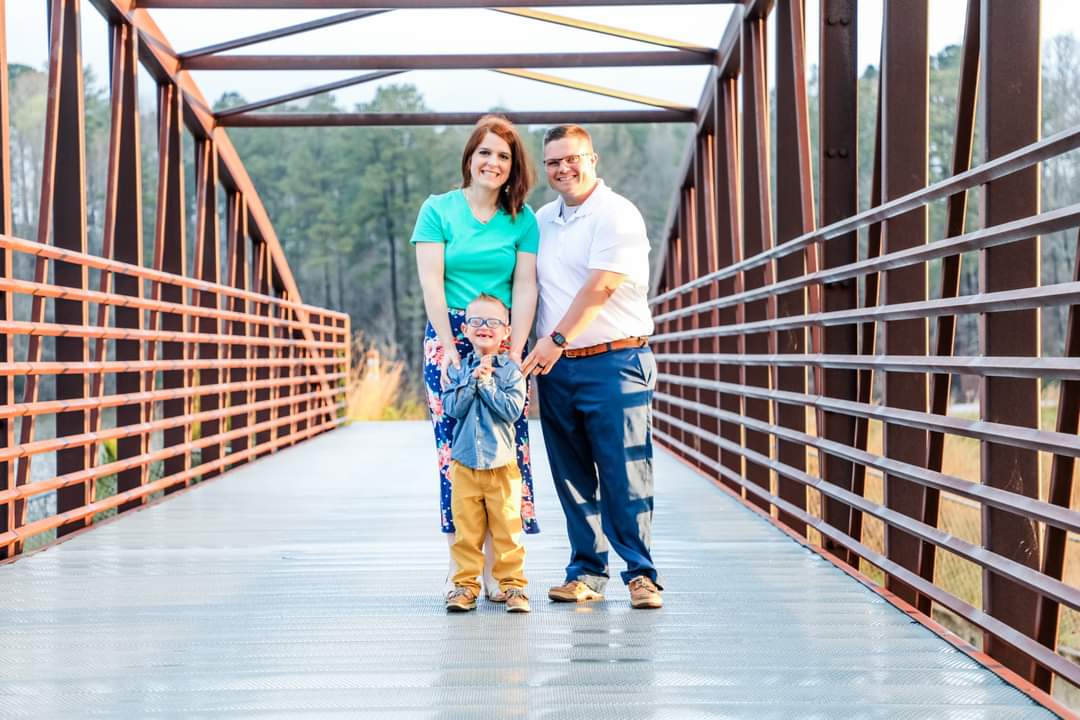 AHallPhotograph's tweet photo. Sweet family photo session in Lawrenceville, GA at Tribble Mill Park #GeorgiaPhotographer #GwinnettPhotographer #LawrencevilleGA #GwinnettTrails #MadeInGA https://t.co/UUkBL2QfWw