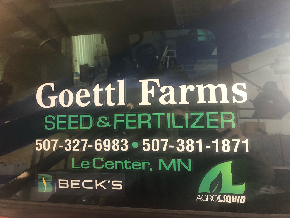 MikePruett1's tweet photo. We appreciate your dedication and effort Justin and Robert as you provide customers with the value that differentiates. #beckshybrids https://t.co/oIrauv7oeu