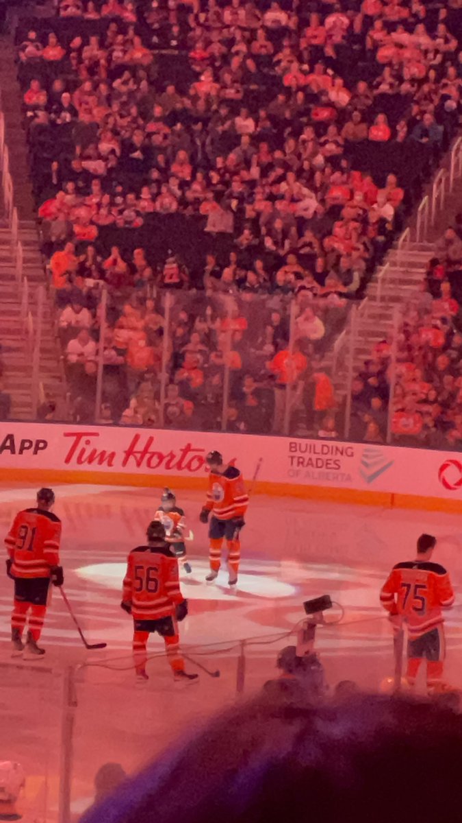 DebbieLaboucan's tweet photo. #LetsGoOilers https://t.co/9oErfv5noK