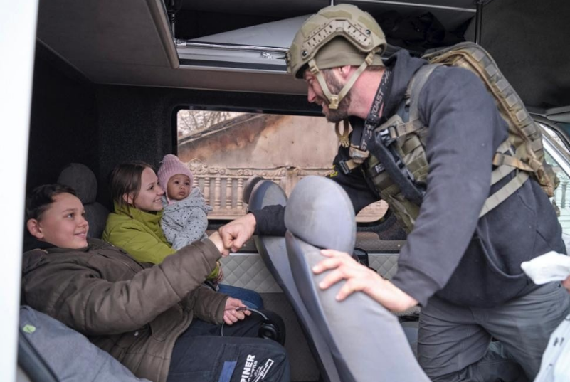 SONGforOrphans's tweet photo. S.O.N.G. is teaming up with Aerial Recovery Group at the Poland/Ukraine border to help with orphan rescue - 
https://t.co/k9X582CiPv - https://t.co/DqafL0PERX https://t.co/JeAzsce7L9