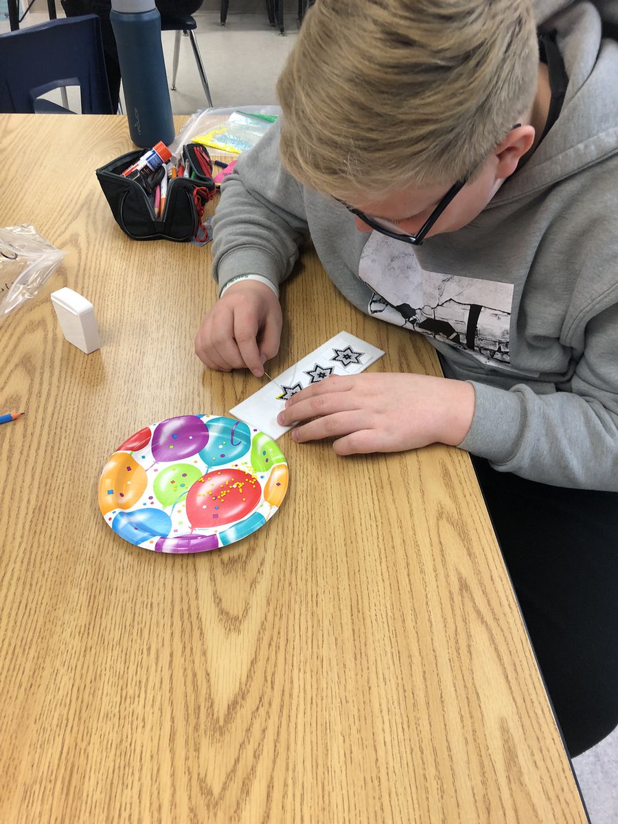 BreanneBeres's tweet photo. @PrideInThePaw 5B started their First Nations beading project today😊Lots of patience and concentrating involved in making our bookmarks😊 https://t.co/TjV6mnYbab