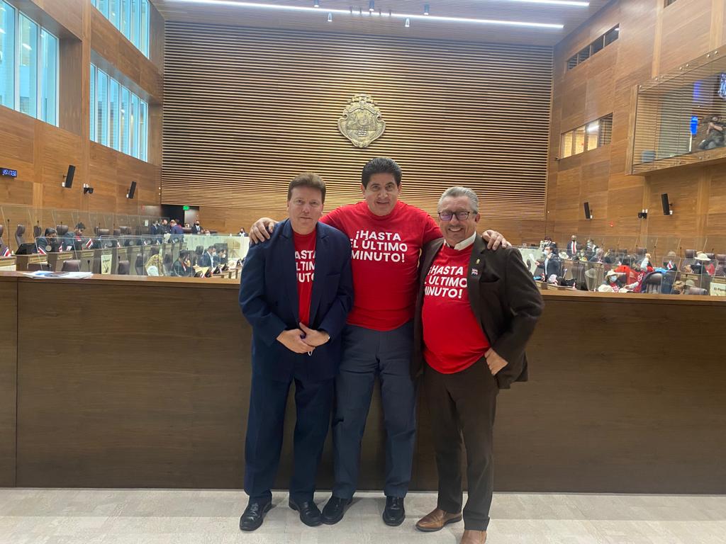 ¡Hasta el Último Minuto!

🇨🇷 🇨🇷