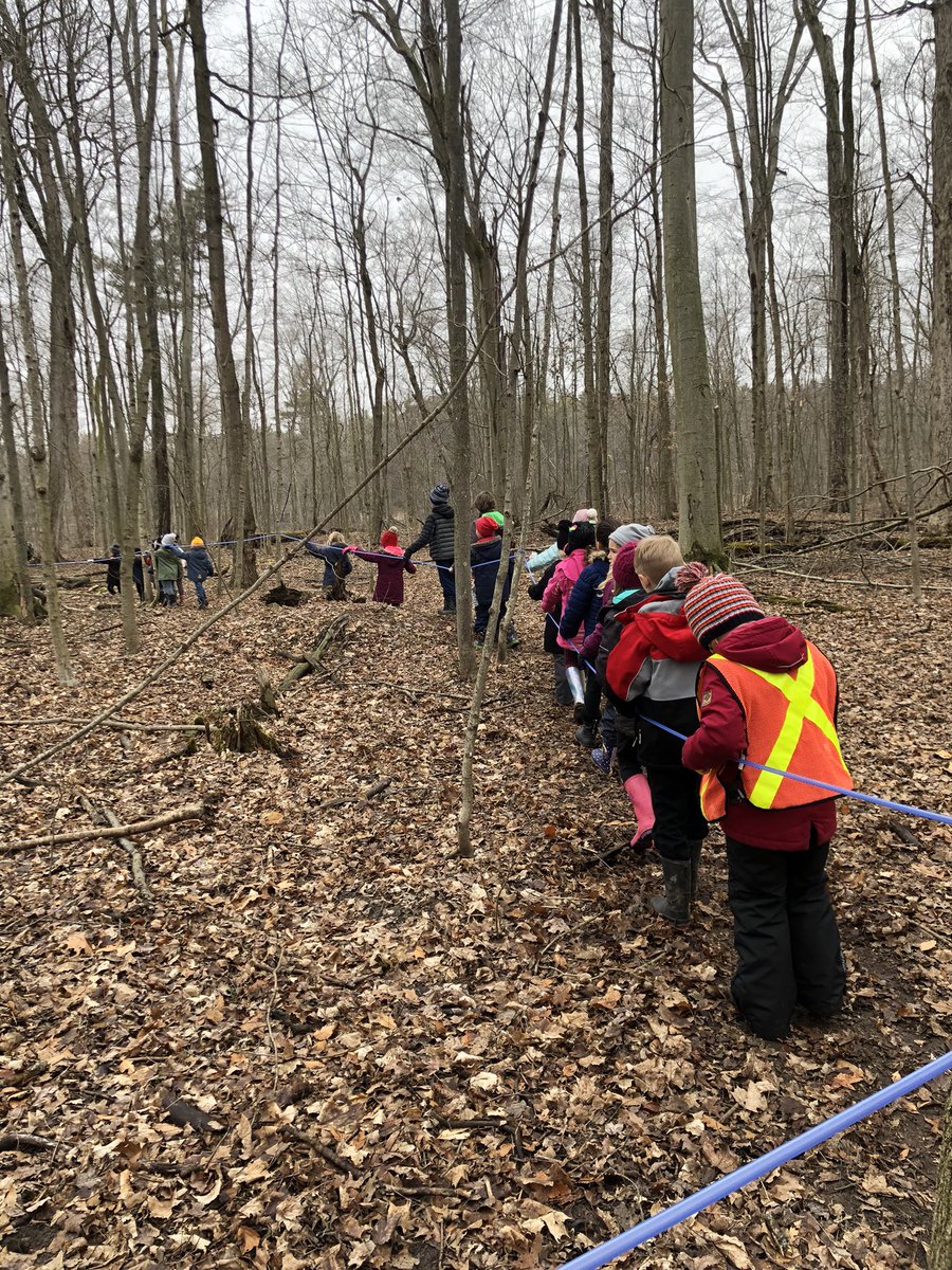 While @tvdsb is spotlighting its rural schools, a shoutout for the phenomenal #outdooreducation programs in @ElginCounty! 👏🏻 Today Grade 1&2 Ss @SummersCorners took part in their first field trip ever with @danarppe & the CCCA team to learn the history of maple syrup making!
