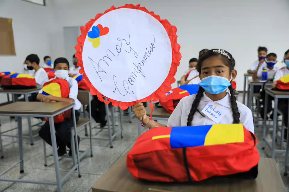 Las clases presenciales en las escuelas, liceos y universidades del país, se normalizarán a partir del lunes #28Mar. Ya nos vacunamos todas y todos para ir al encuentro en las aulas. ¡Una gran noticia para los niños, niñas y jóvenes!