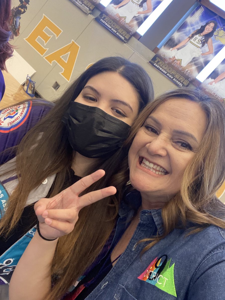 AnaPlayer_MHS's tweet photo. Look who joined us @District9StuCo Spring Conference! @MCo2021 StuCo President @marisolxmia 💚💙@_MHSSTUCO https://t.co/lQk85gZmXj