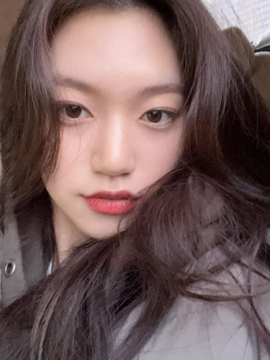 220321 ❄️💬
“Hi”

#WEKIMEKI #위키미키 #DOYEON #도연