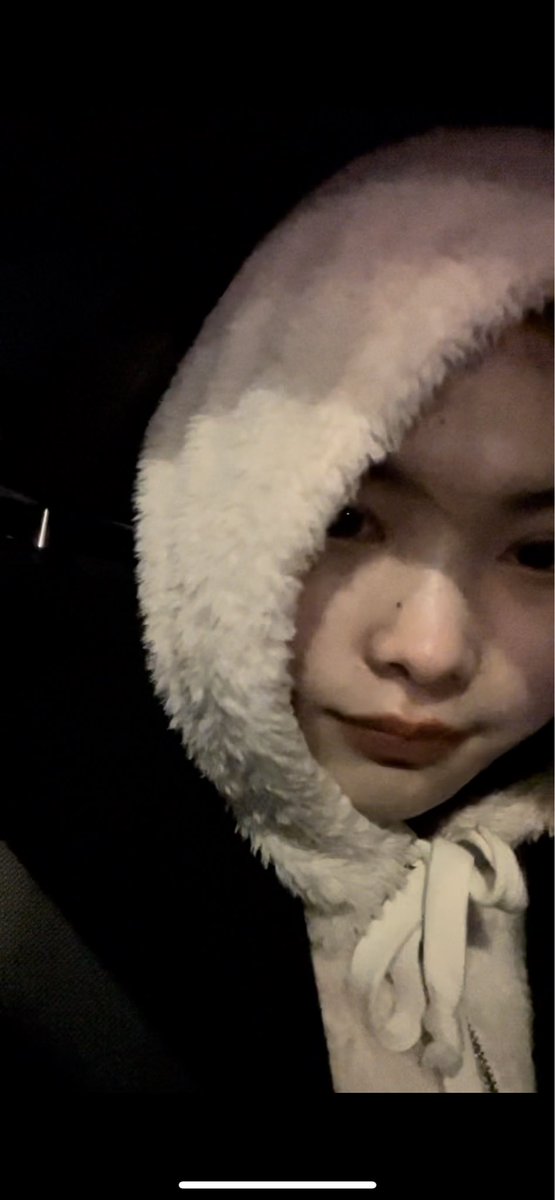 220321 🦄💬
“Monday..”

#WEKIMEKI #위키미키 #RINA #리나