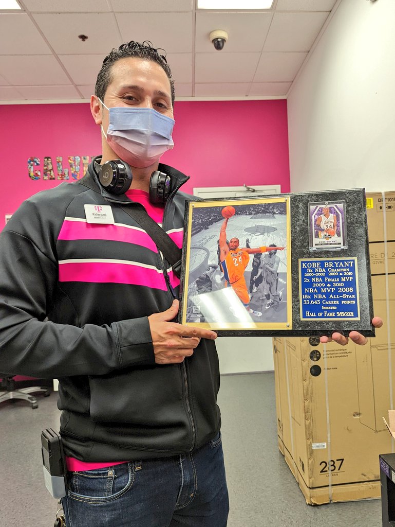 Yesterday I helped a senior upgrade his phone, before he left he asked me who my favorite athlete of all time was? I told him Kobe and then today he showed up with this amazing gift. He won't see this, but thank you Kenneth!
#CustomerExperience #ThisIsCalvine
@JacksonTingley