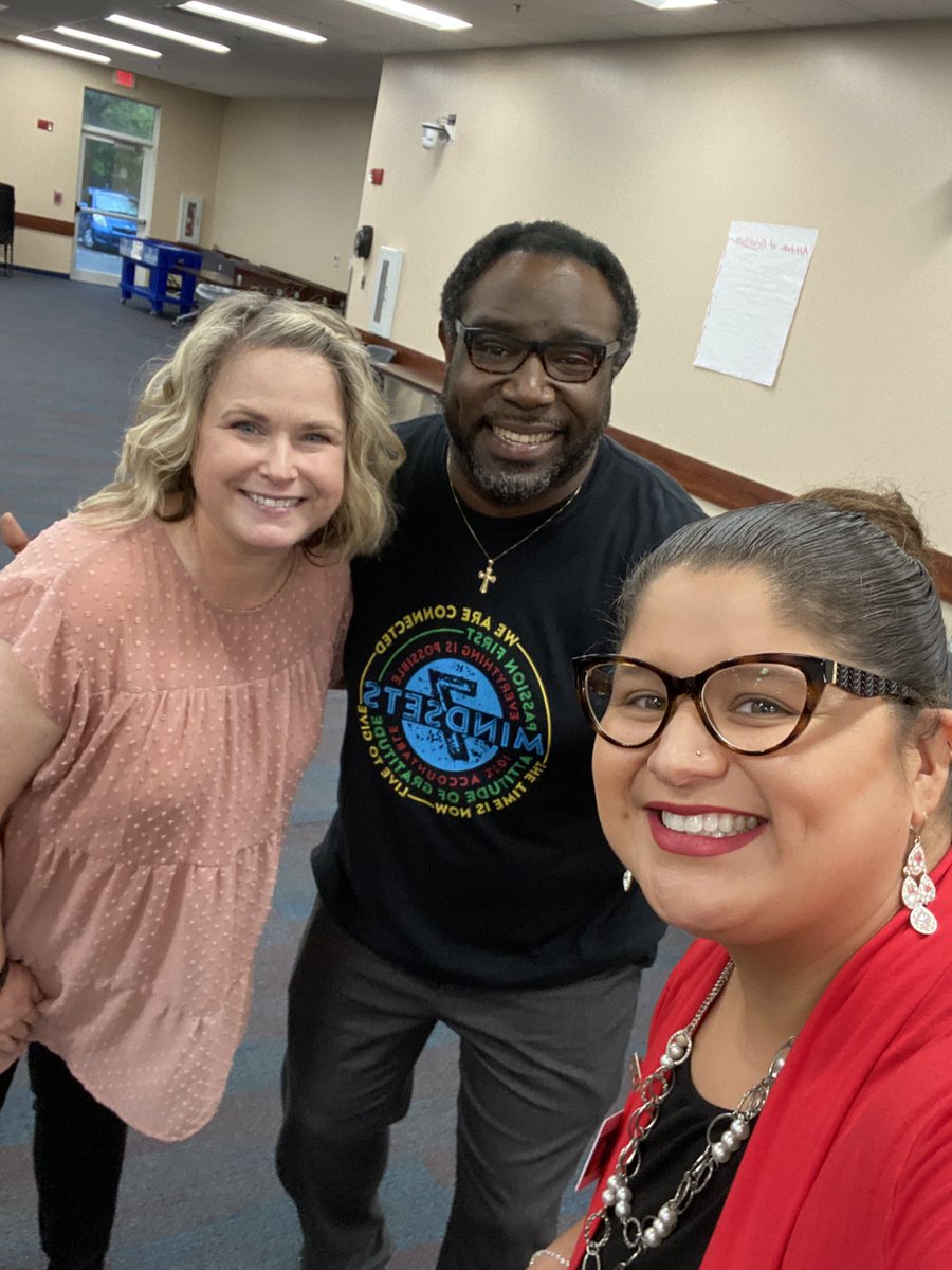 Julia Sarmiento tweet media