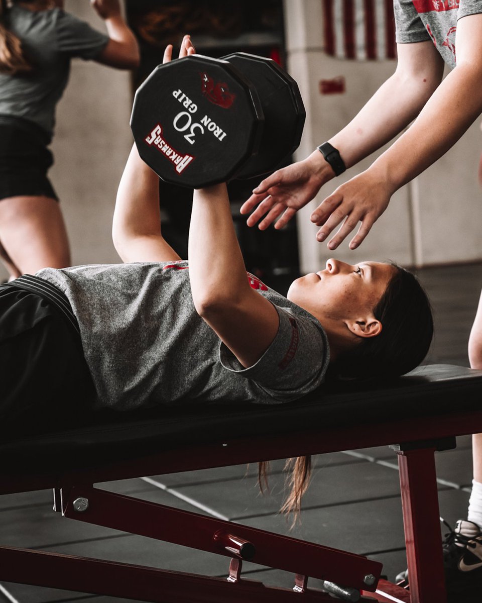 S T R O N G E R 💪

#NCAASoftball x 📸 <a href="/RazorbackSB/">Arkansas Softball</a>