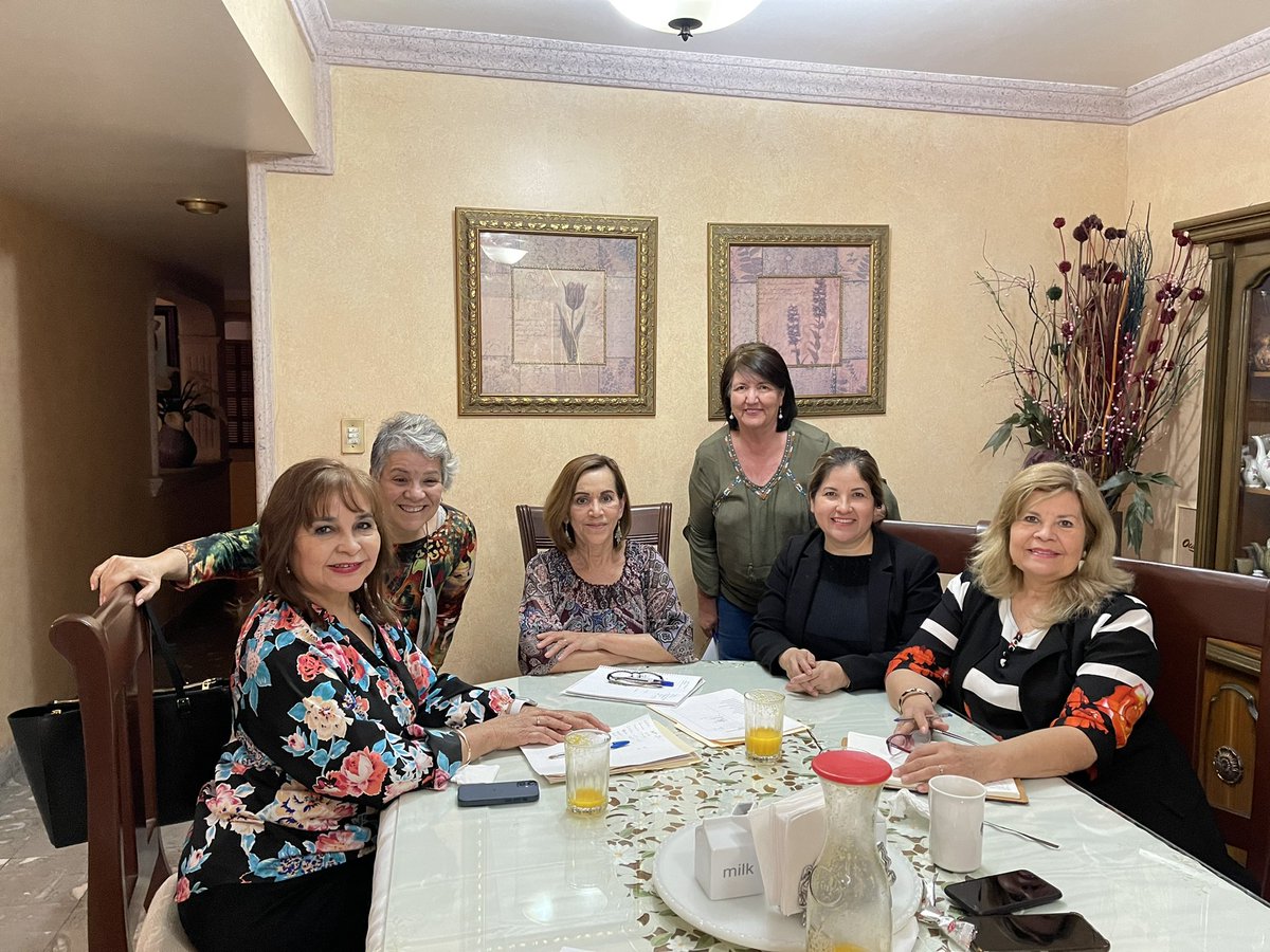 ampnhermosillo's tweet photo. 🔴 #Sonora 🏜 Reunión de trabajo con socias del Club #Hermosillo para organización de evento de recaudación de fondos. #FMPNM #FMPNS 🇲🇽 https://t.co/bv8dRN0RFW
