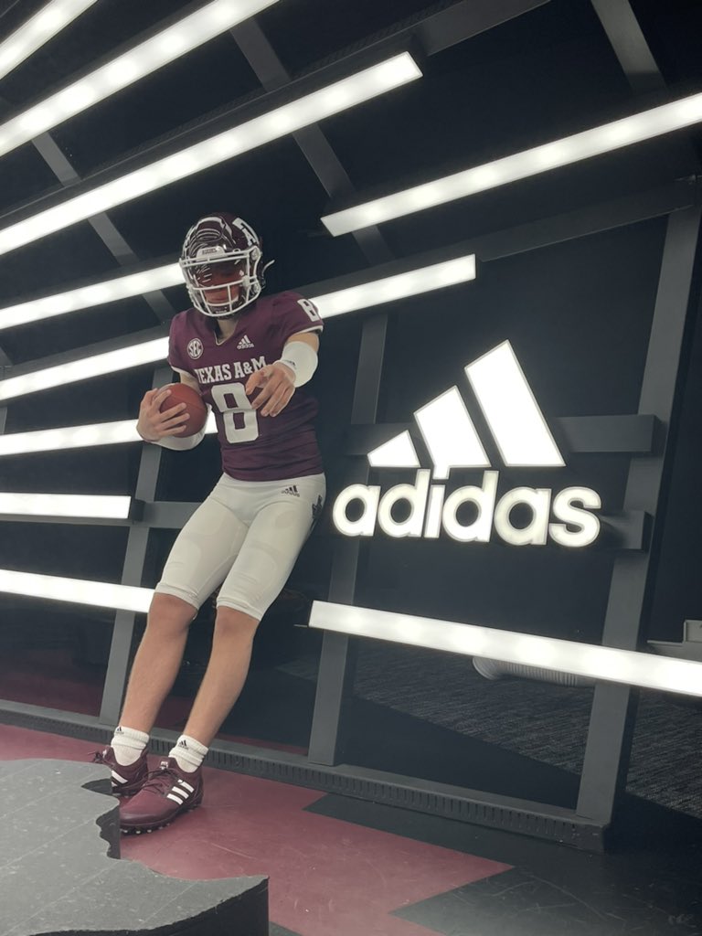 Stone_Saunders8's tweet photo. #AGTG After a great visit and talk with Coach Fisher, I am extremely blessed and excited to say I have received my first SEC offer from the Texas A&amp;M University! Thanks @CoachE_TAMU @CoachWeachter @AggieFootball https://t.co/dpx5QUZUyx