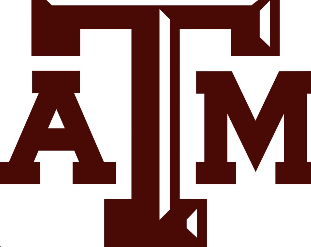 Stone_Saunders8's tweet photo. #AGTG After a great visit and talk with Coach Fisher, I am extremely blessed and excited to say I have received my first SEC offer from the Texas A&amp;M University! Thanks @CoachE_TAMU @CoachWeachter @AggieFootball https://t.co/dpx5QUZUyx