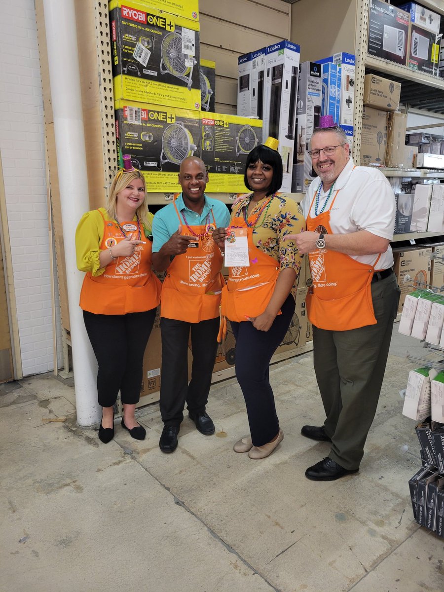 DasherTDD's tweet photo. Thank you Nilly for my Recognition🥳💪🙌, Joe Thank you for spending time in our store inspiring me to reach one teach one.🧡 Always remember to pay it forward. Thanks to @VegaMapvega &amp; @rose_taylorwood for supporting our SF winner and Success Sharing Celebration.  D84 Rocks🥳🥳 https://t.co/4pRChkHHU3