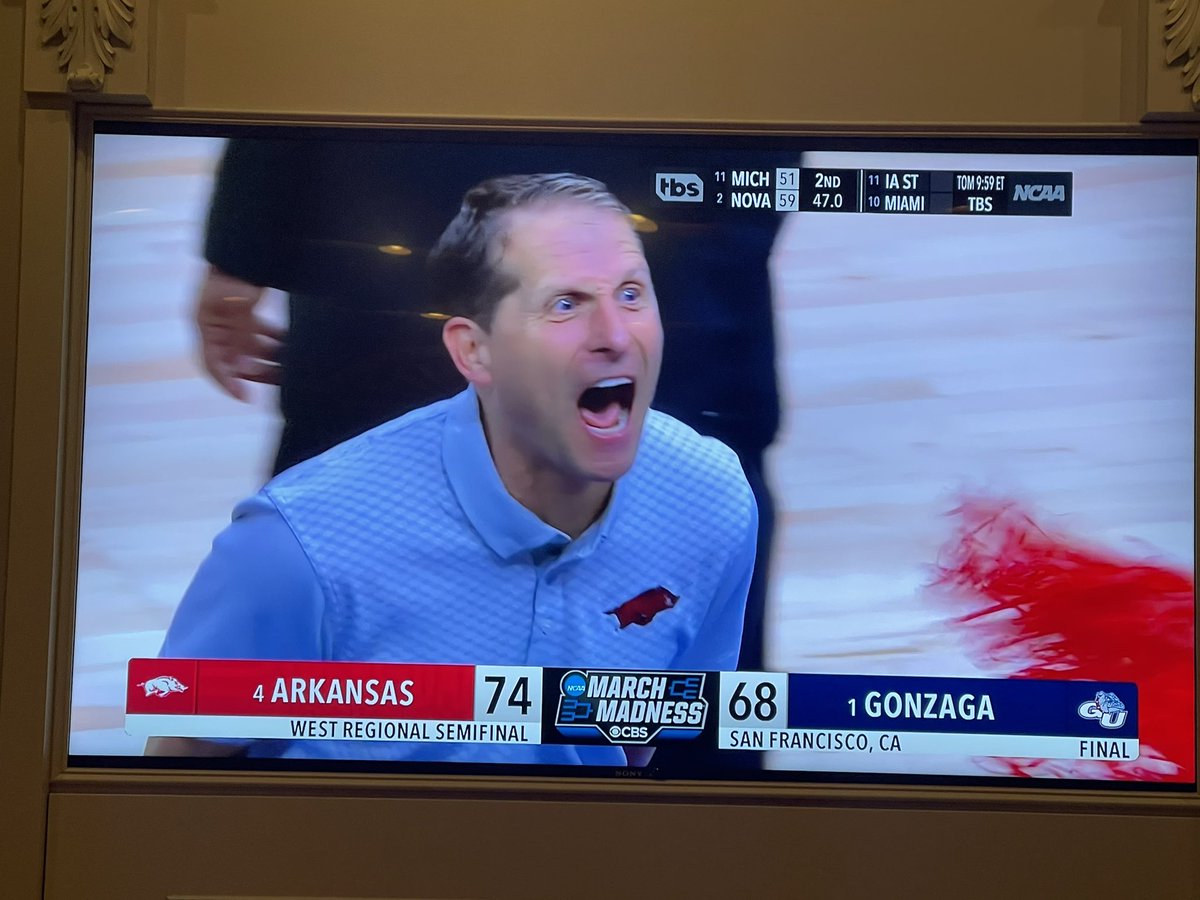 DickieV's tweet photo. It is party time in Fayetteville baby ! An incredible defensive effort by the @RazorbackMBB  &amp; @EricPMusselman  !Once again the  @ZagMBB had a fantastic yr  &amp; were  # 1 for months but tip the  hat to Eric &amp; his Dad Bill in Hoops Heaven is screaming that is my BOY ! @SEC https://t.co/Uq5yM3YQmP