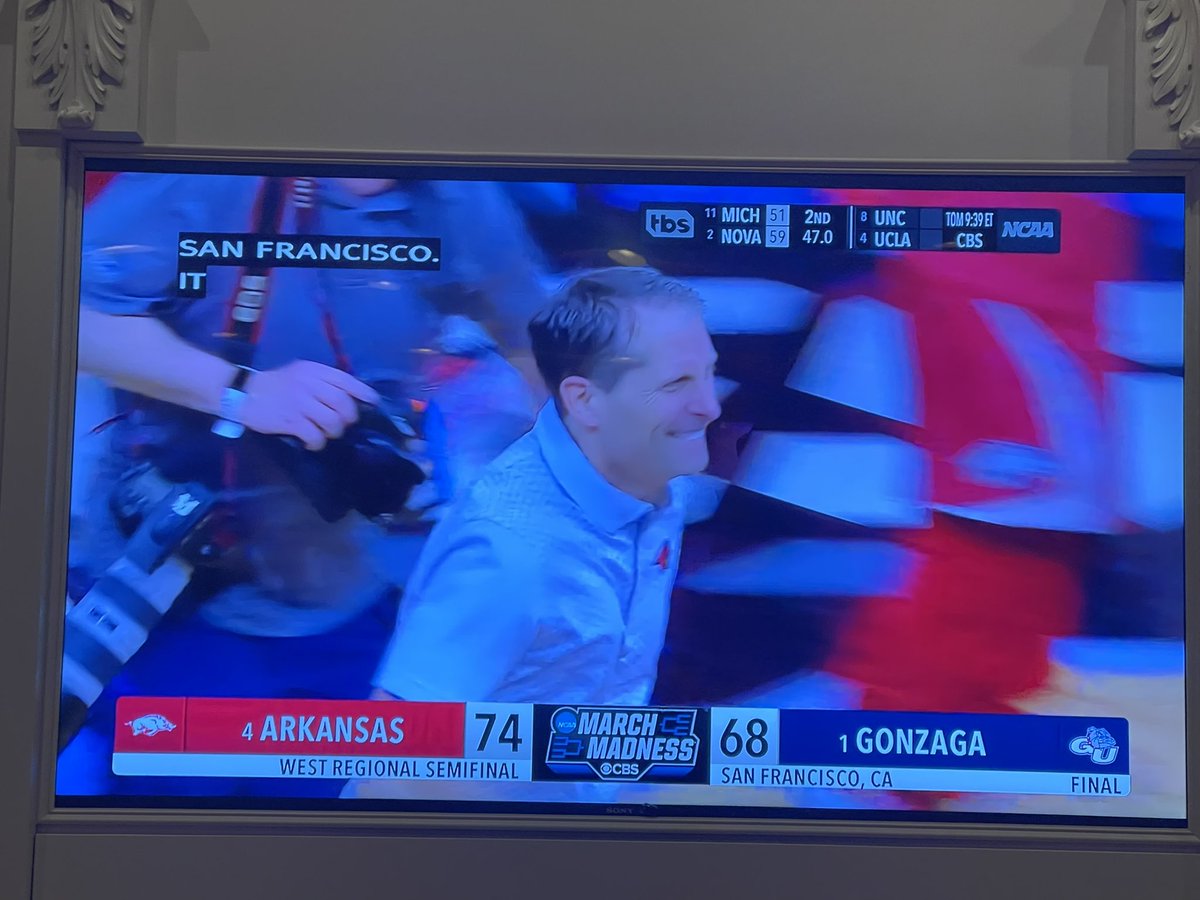 DickieV's tweet photo. It is party time in Fayetteville baby ! An incredible defensive effort by the @RazorbackMBB  &amp; @EricPMusselman  !Once again the  @ZagMBB had a fantastic yr  &amp; were  # 1 for months but tip the  hat to Eric &amp; his Dad Bill in Hoops Heaven is screaming that is my BOY ! @SEC https://t.co/Uq5yM3YQmP