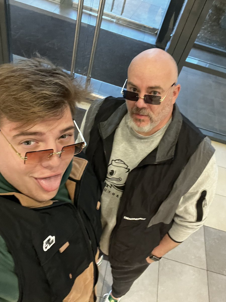 duhblj's tweet photo. @BigJax58 is having way too much fun turning me into a young person while he is home on spring break. TBH I am having a blast too!! #ScoDucks #fatherson #bestfriend #bringonspringball https://t.co/qOPsZzg0u3