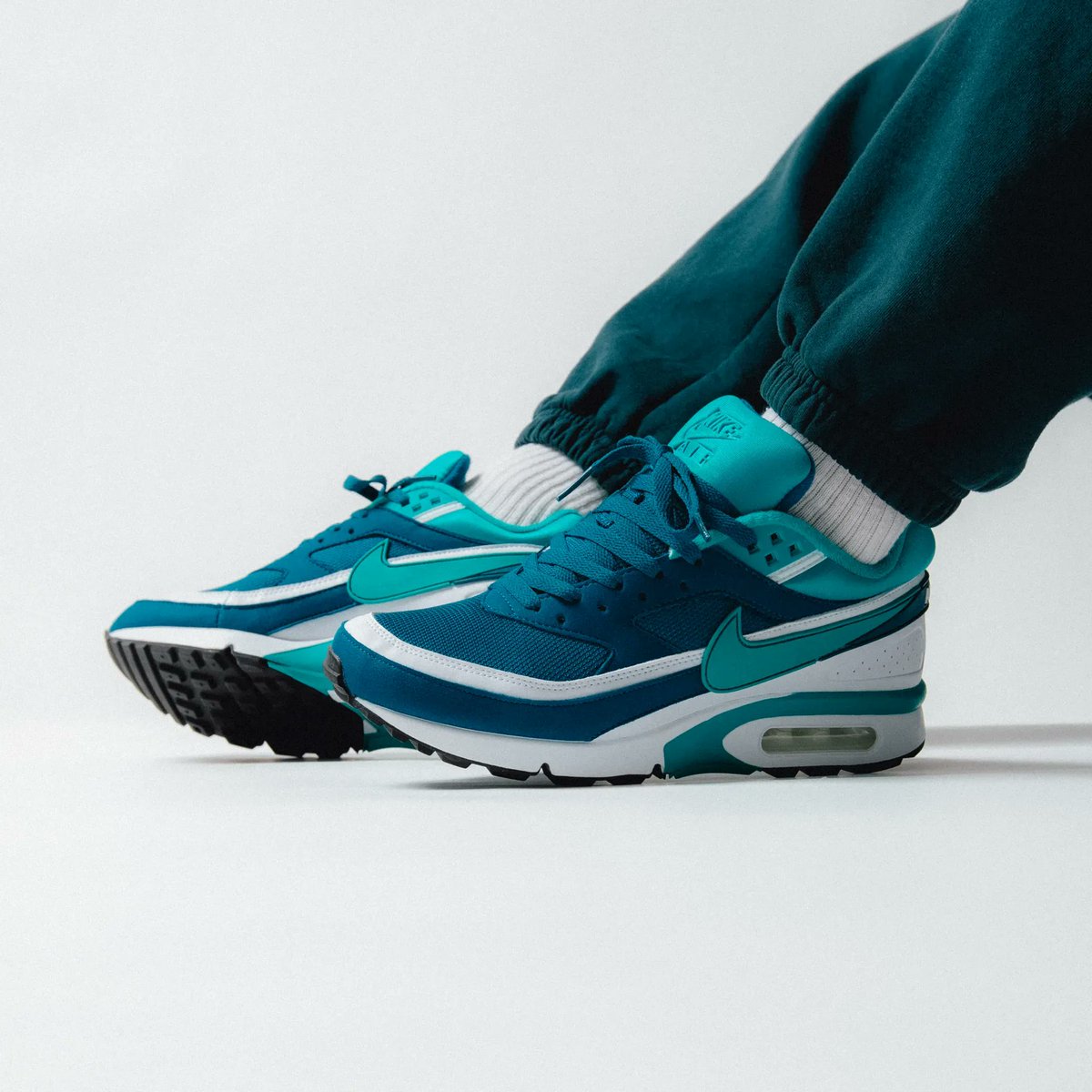 titoloshop's tweet image. ONLINE NOW 🔥 big window. The OG *Marina* colorway of the beloved Air Max BW is available in store and online now at Titolo. check it out 📲 bit.ly/3KZt99o

US 7 (40) - US 12 (46)
🔎 DJ9648-400

#bw
#bigwindow
#airmax
#airmaxbw
#nike
#titolo
#titoloshop