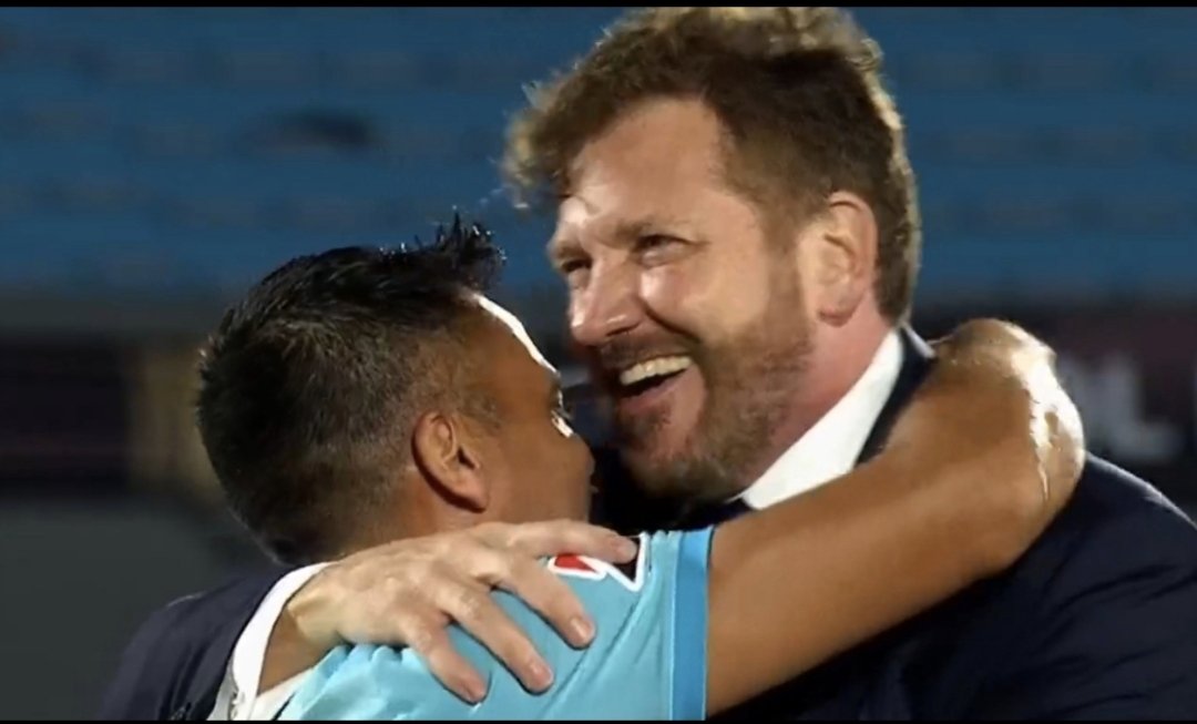 jmbalta's tweet photo. @blogdenotas La última vez que se quejaron, lograron que el árbitro chileno sea parte de la final de la Copa Libertadores! #RoboCentenario #peruvsuruguay #ClasificatoriasQatar2022 https://t.co/vEMzQjPE3W