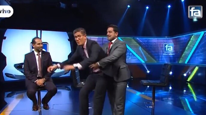 THCPeru's tweet image. Pasarán los años y siempre quedará la duda de si entró o no entró.

#ArribaPeru
#EliminatoriasSudamericanas
#Qatar2022
Uruguay 1-0 Perú
#Var #Daronco #Esteroidescausanceguera