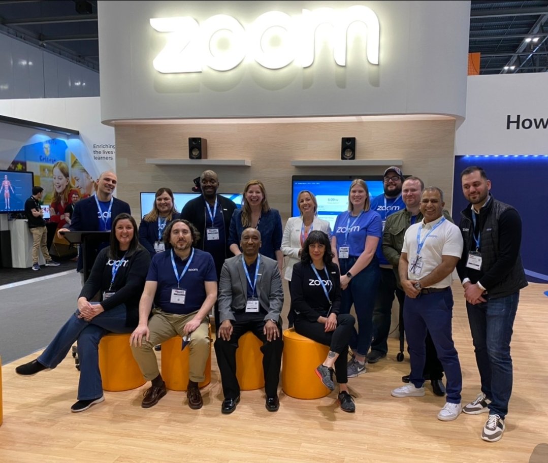 paulmorri360's tweet image. Great to meet @kateo today at #Bett2022 Kate is widely known as the &quot;Tech Humanist.&quot; She is helping humanity prepare for an increasingly tech-driven future. Kate is the author of five books including TECH HUMANIST and her latest, A FUTURE SO BRIGHT.
#TechHumanist #Zoom @Zoom