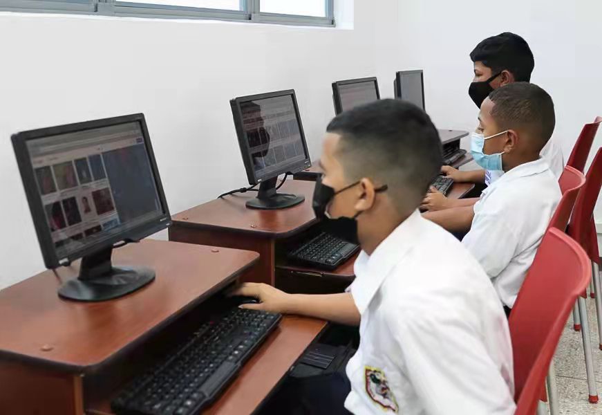 ¡EDUCACIÓN!🇻🇪

Pdte <a href="/NicolasMaduro/">Nicolás Maduro</a> anunció:

*100% clases presenciales en todos niveles
*resaltó incremento en tablas salariales
*entregó escuelas y liceos embellecidos
*aprobó recursos
*convocó al mov estudiantil y magisterial a seguir construyendo futuro

¡Felicitaciones!👏