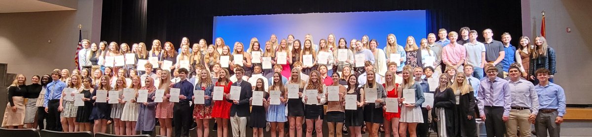 grammar_slammer's tweet photo. Thank you to the current active NHS members who showed up to help and show their support at induction tonight! They even got in a group photo with our new inductees! Also, thank you to Col. Molinari for the excellent speech. It was such a great message! https://t.co/rnQcbbWpq6