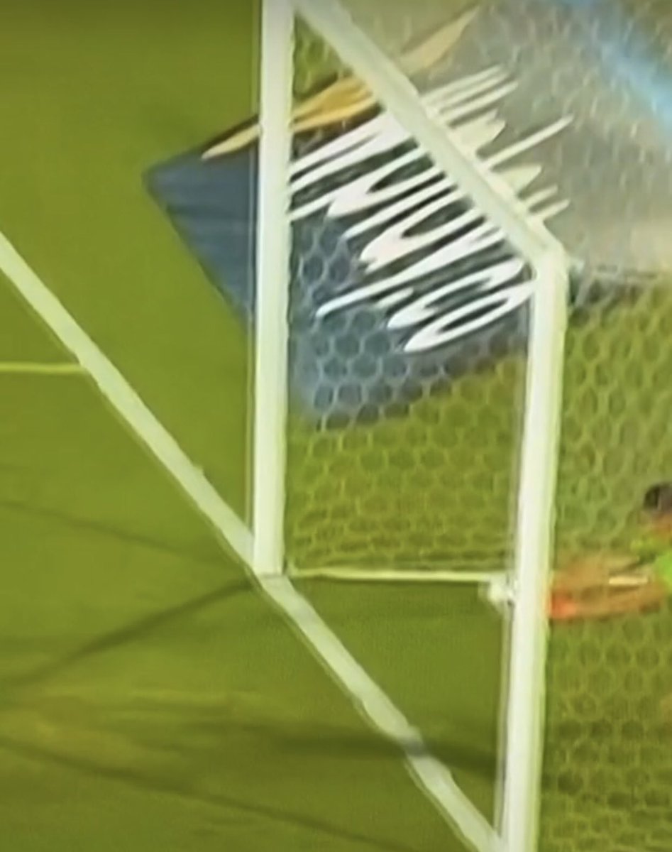 chriss_pena's tweet photo. “El #var administra justicia” dicen. #UruguayVsPerú #Catar2022 https://t.co/Px6g5UjhOj