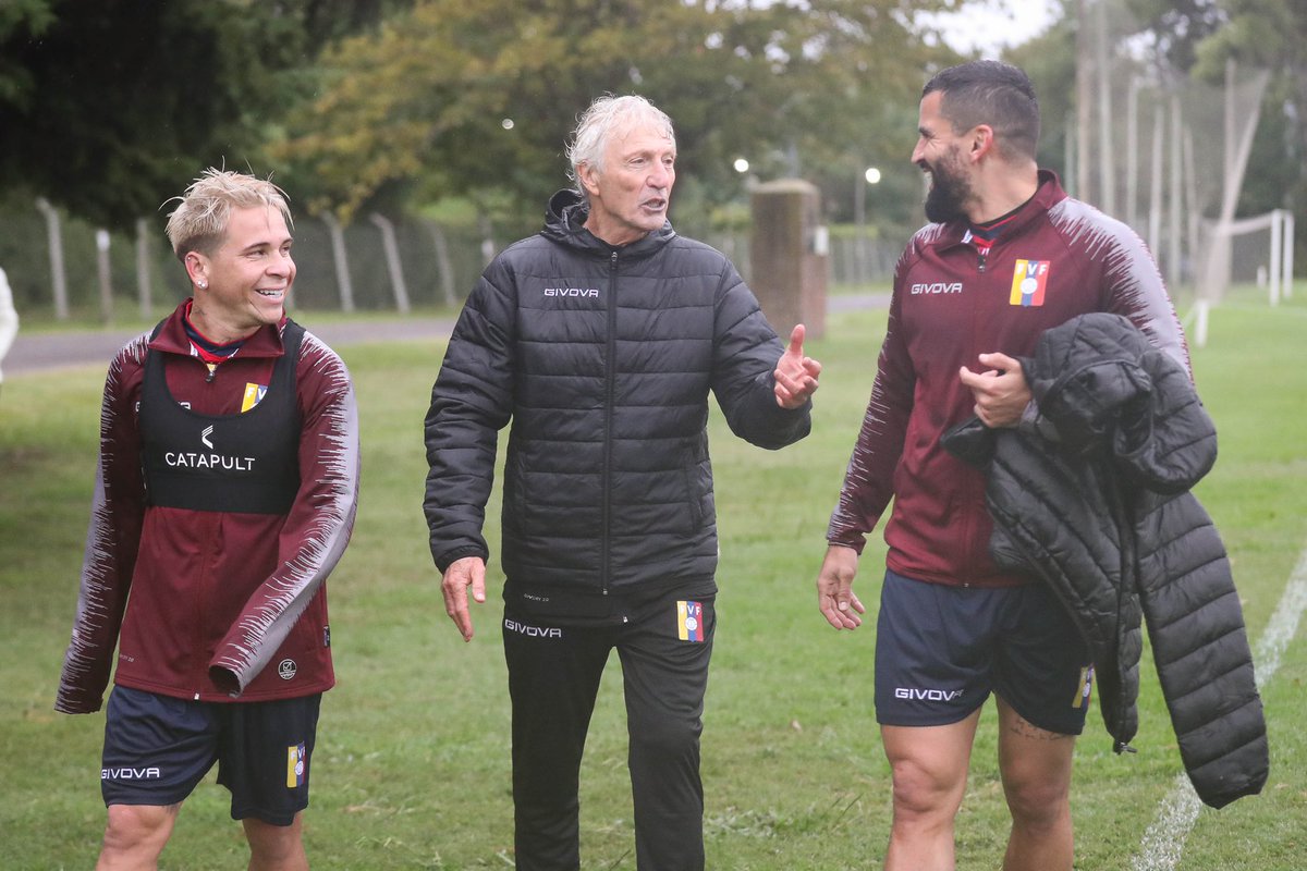 ☑️ 𝗧𝗢𝗗𝗢 𝗟𝗜𝗦𝗧𝗢

En una jornada con mucha lluvia, pero con muy buen ánimo, la selección al mando de José Pekerman realizó su último entrenamiento de cara al partido de mañana ante el combinado argentino. 

🇻🇪 #SomosVinotinto
