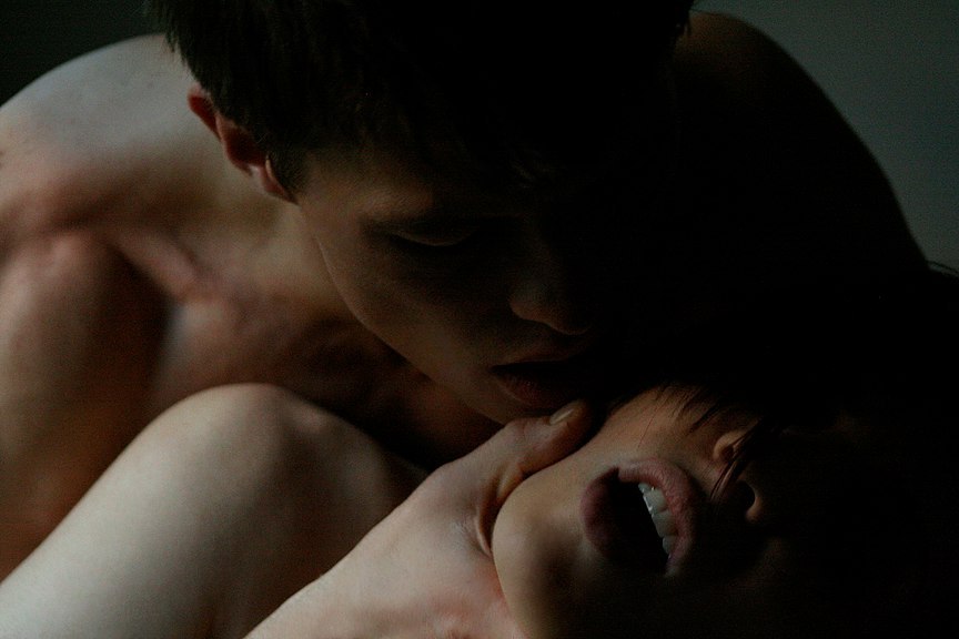 gatureal's tweet image. Em público // Lugar fechado sem ninguém