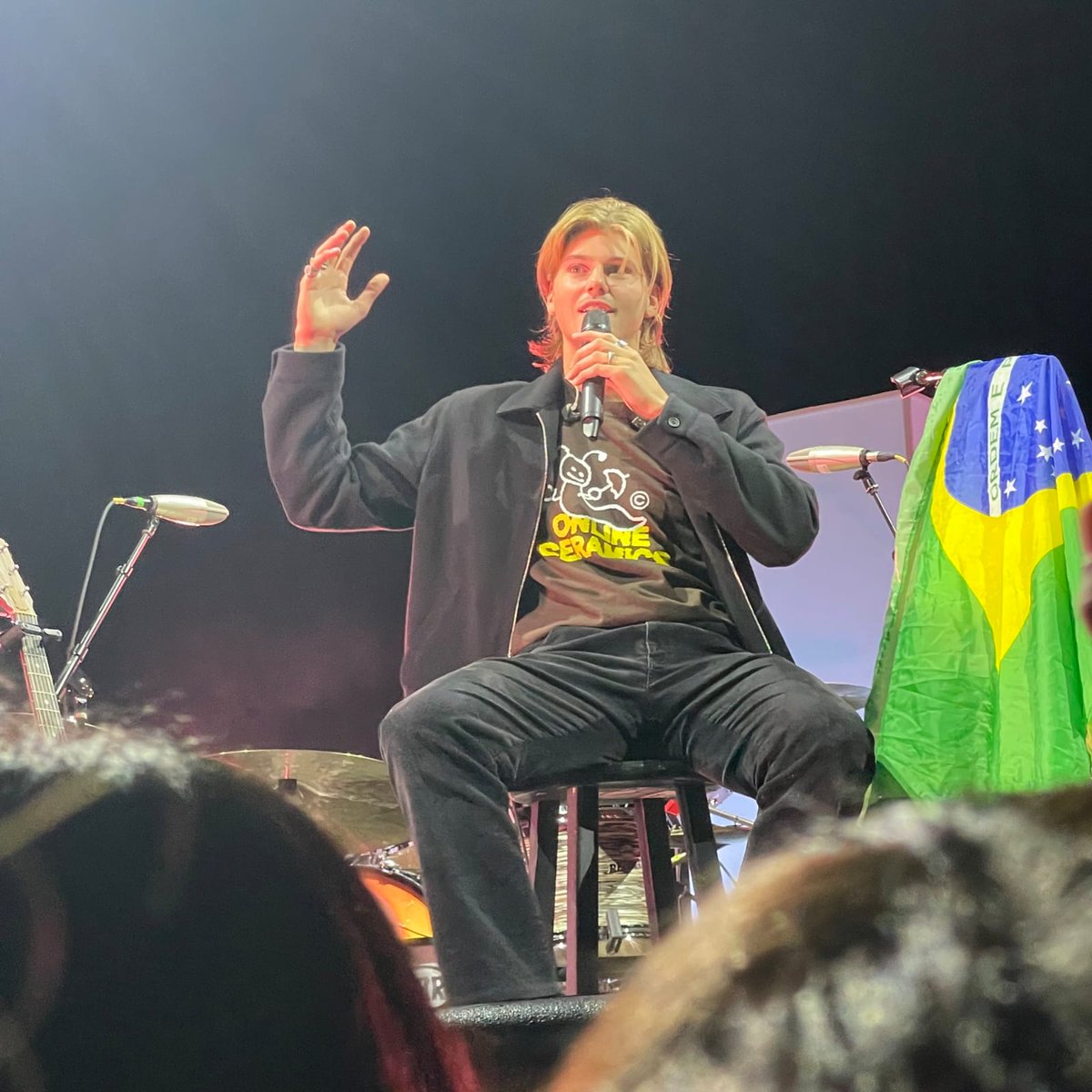 rosesvandijk's tweet photo. meus pronomes? bra/silei/ro 🇧🇷
localização? brasil 🇧🇷
uma cor? verde, amarelo e azul 🇧🇷
uma comida? brigadeiro 🇧🇷
um número? 10 🇧🇷
status? 100% brasileiro 🇧🇷 https://t.co/14MkVfkR5j