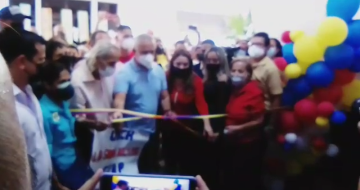 CDCETachira's tweet photo. En contacto televisivo con el Pdte @NicolasMaduro fue inaugurada la rehabilitación del edif. "Andrés Bello", del Liceo Nacional "Simón Bolívar", en #SC por parte del Gobernador @FreddyBernal y la jefe de la ZET @Berzabethg1 https://t.co/tnK4cbvkXF