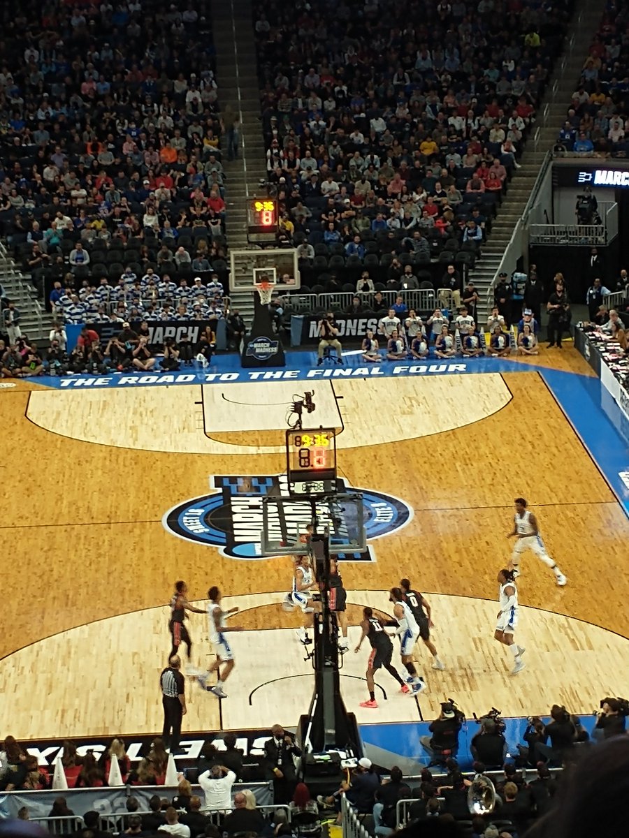 aletta_sauer's tweet photo. Sweet 16 in San Francisco - Gooooo Duke #mmselfie https://t.co/WZpNoMOEos