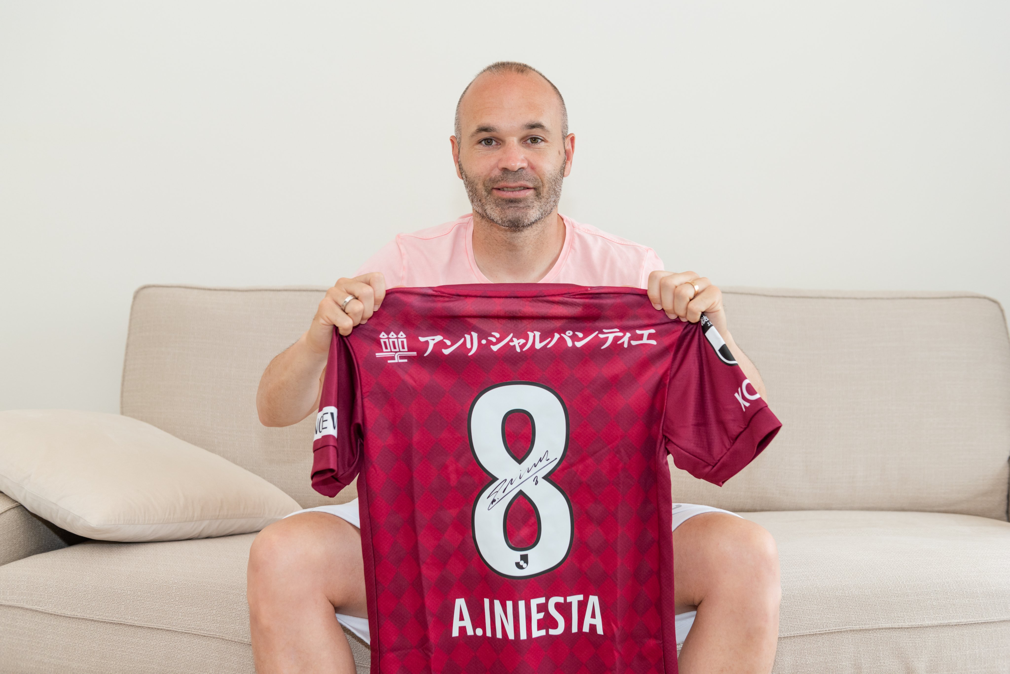 ベストイレブン 公式 イニエスタサイン入りユニフォーム 写真解禁 このユニフォームを手に入れたいですか 限定抽選イベントを参加してイニエスタサイン入りユニフォームをゲットしましょう 参加 T Co Mxrgsulx8t T