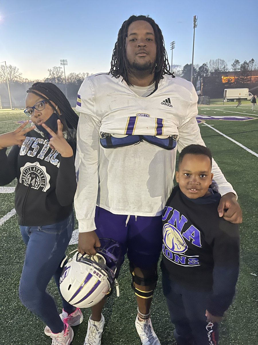 First spring football game in the books!! 💛💜🦁🦁 #RoarLions <a href="/UNAFootball/">North Alabama Football</a> <a href="/EdgerrinWatson/">Edge</a>