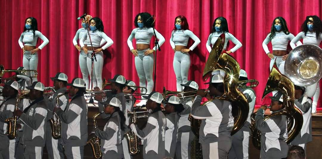 MisterMR2u's tweet photo. It was @EasternMarching pleasure to perform for @MauryElementary at @EliotHine. Support the community and they will support your back. @Ward7EdCouncil @Eboni_RoseDC @SahBrown_ @DciaaSports @music_DCPS @Eastern_PTO https://t.co/GQEnQu5BjE