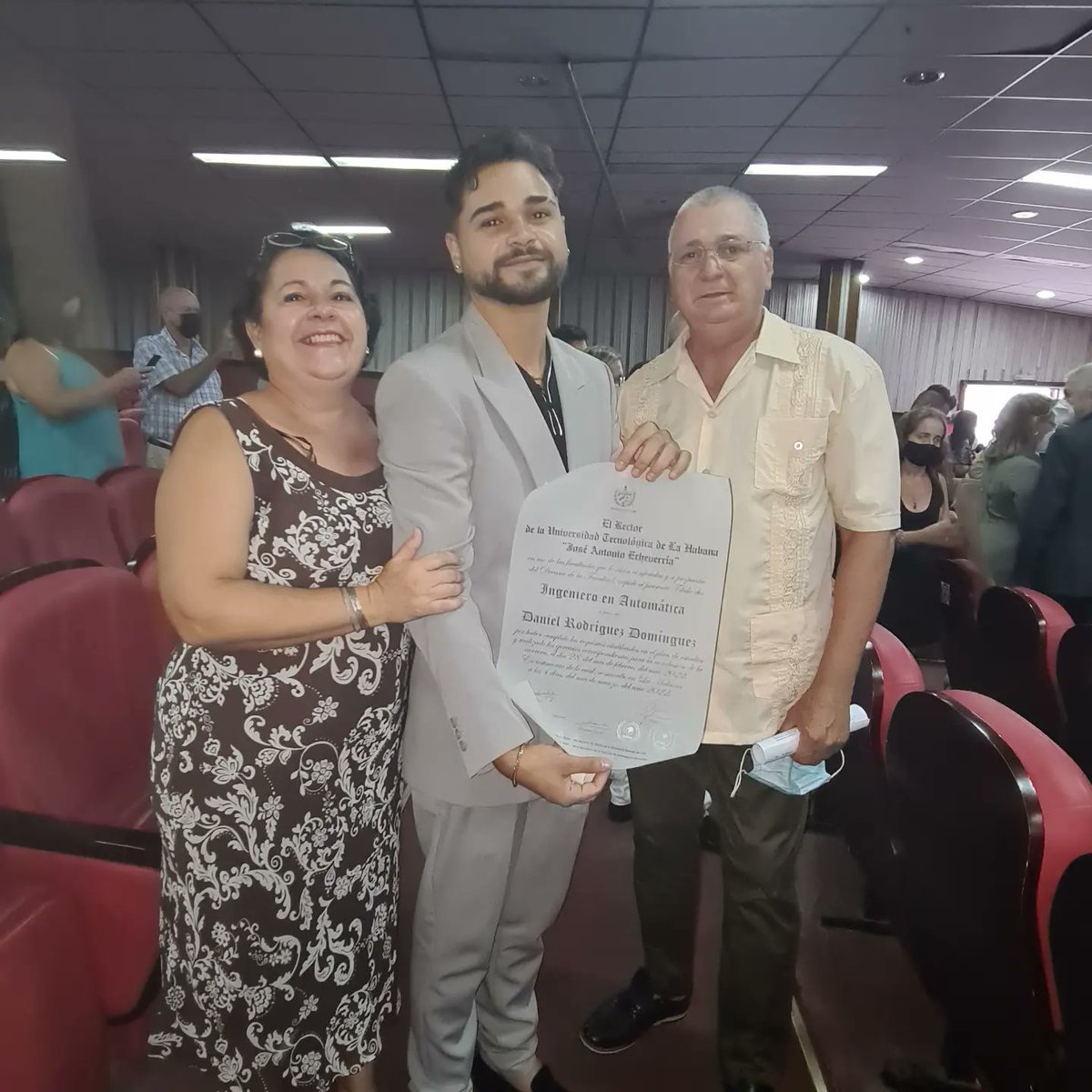 Danyrd9808's tweet photo. Hoy se cumplió un sueño... Este admin ya es ingeniero... https://t.co/N3SbeJBOrz