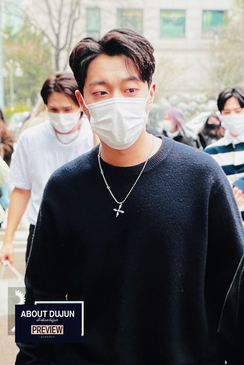 _ABOUT_DUJUN's tweet photo. 220325 매터돌 출근 #두준 #윤두준

냉미남의 정석... 💗
윤두준 보고 기절한 두프 (1/890704)

#하이라이트 #HIGHLIGHT #데이드림 #DAYDREAM https://t.co/fBDEGEhHlH