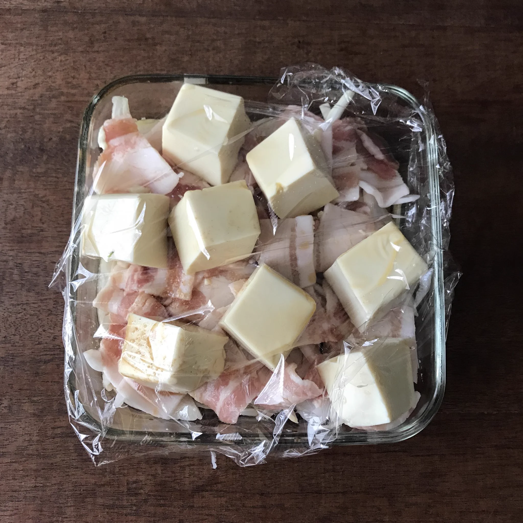 レンジで一発！トロトロおいしい、「新玉たっぷり豚バラ豆腐」